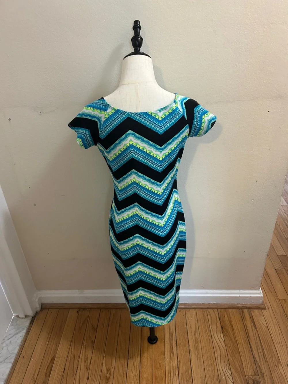 Chevron Scoop-Neck Midi Dress 🌹 - Picture 7 of 9